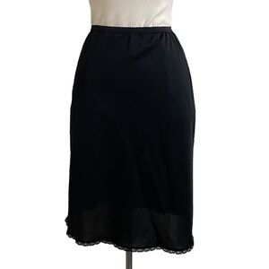 VINTAGE SHADOW LINE Black Half Slip
Lace Trim Hem Size Petite XS